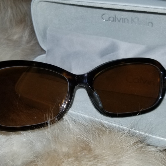 EUC CALVIN KLEIN prescription sunglasses - Picture 4 of 4